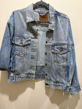 Levi’s Cropped Denim Jacket Light Wash Distressed Jean Jacket Trucker